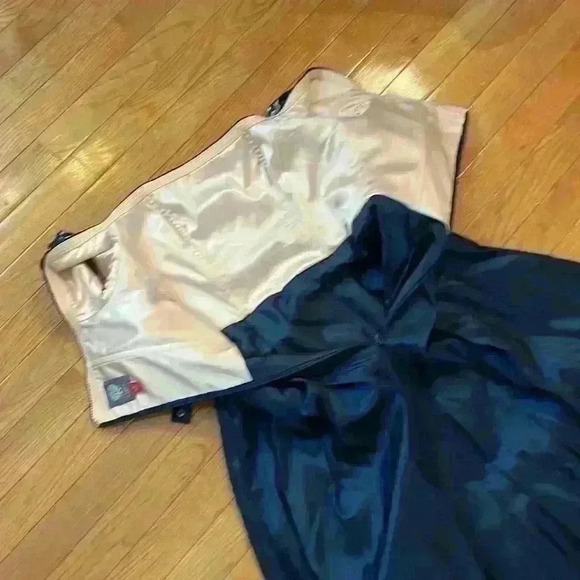 Vince Camuto, navy ball gown, size 4 - Picture 10 of 13